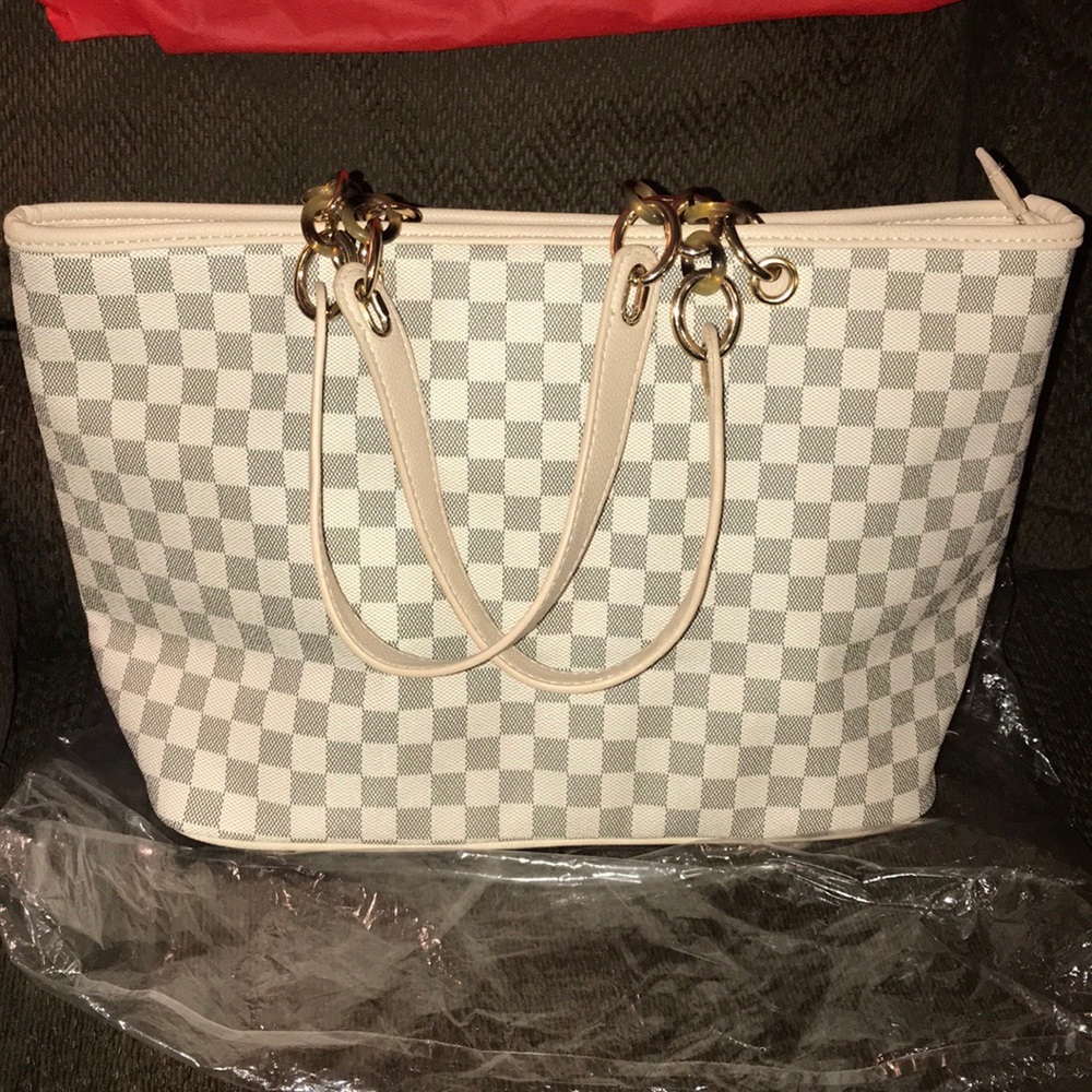 Lola Benson checkerboard that’s neverfull